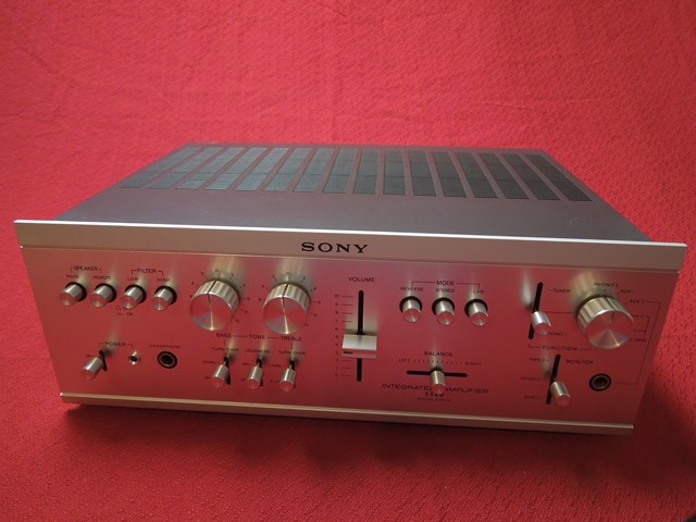 Sony 1140 rok(1972-74) vaha9,8kg 35wat,,,