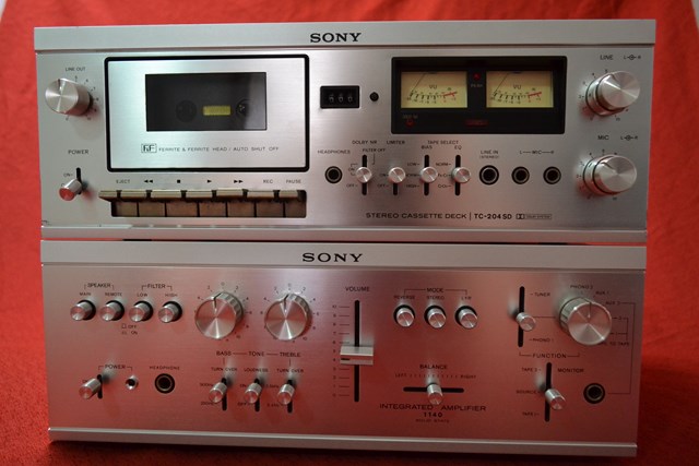 Sony TC-204sd rok  (1975-76) vaha 8kg Sony 1140 rok(1972-74) vaha9,8kg 35wat,,